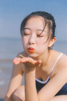 《漂亮的女邻居》在线观看